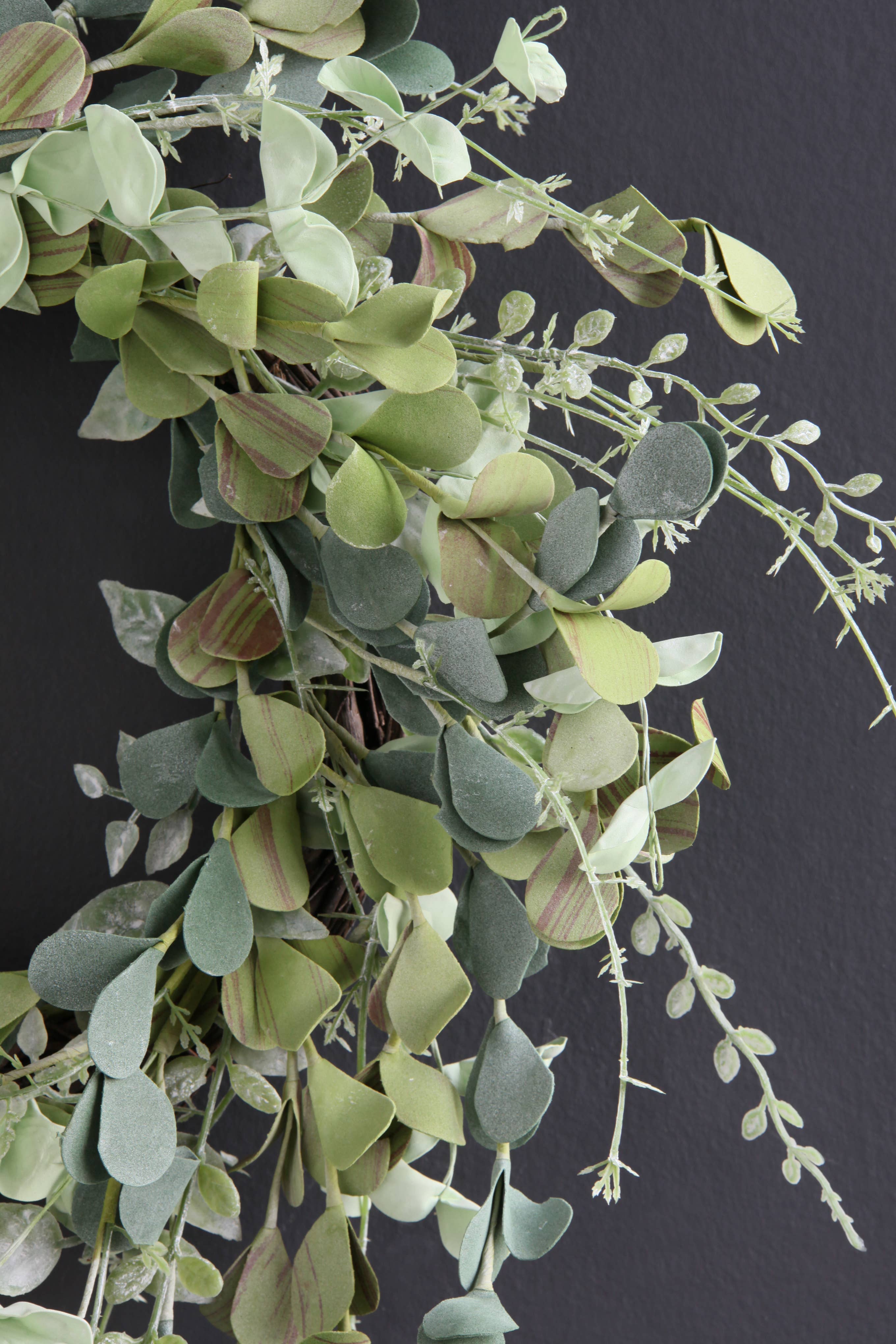 46cm Mixed Green/Eucalyptus Wreath on Rattan Base