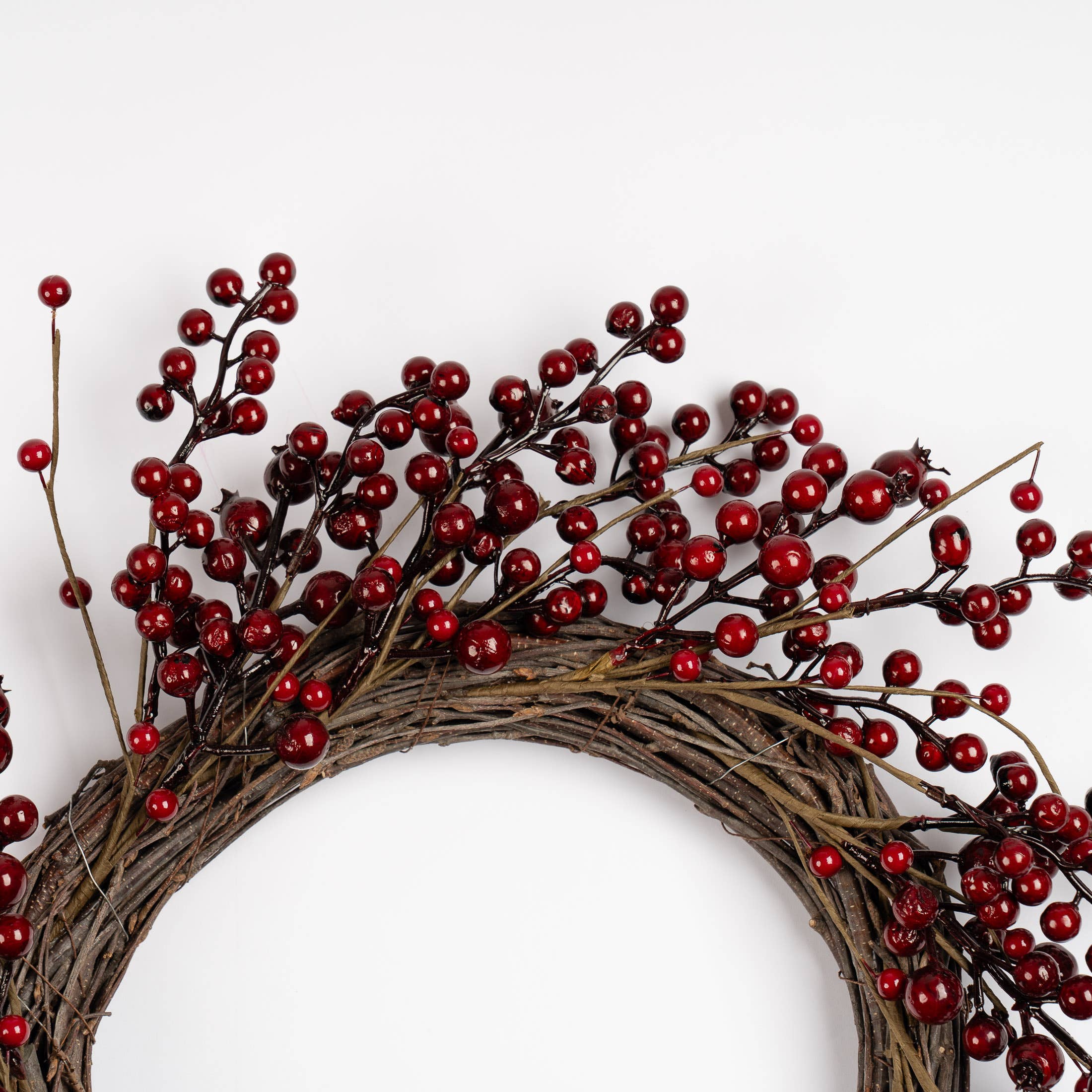 40cm Red Berry Wreath - SEL2459